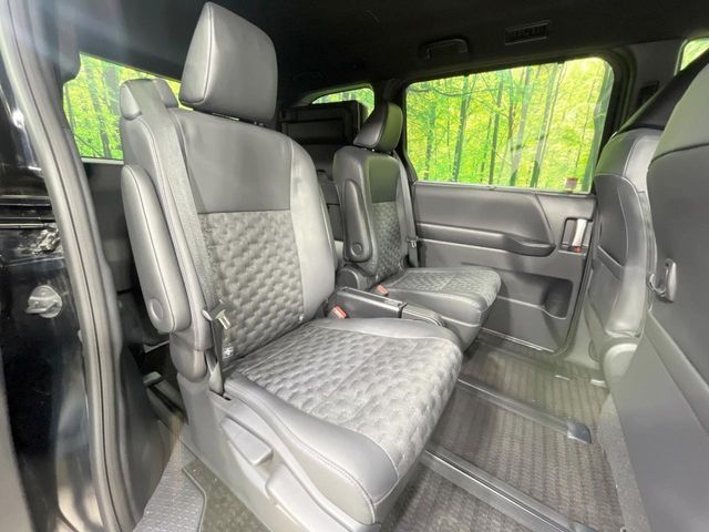 TOYOTA VOXY HYBRID 2023 Image 31