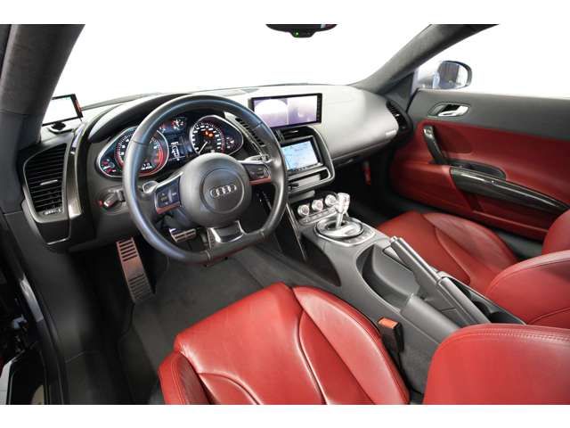 AUDI R8 2012 Image 31