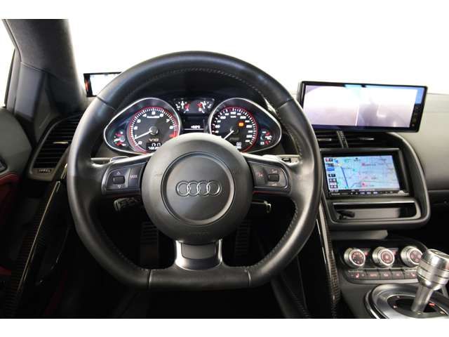 AUDI R8 2012 Image 31