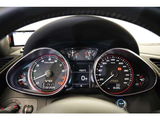 AUDI R8 2012 Image 31