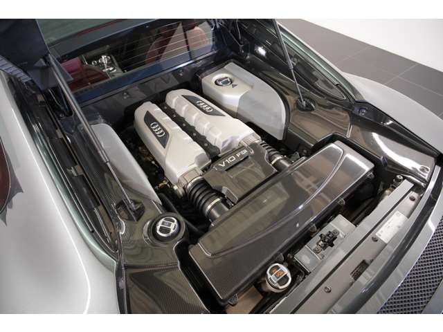 AUDI R8 2012 Image 31