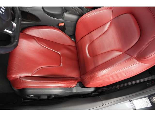 AUDI R8 2012 Image 31