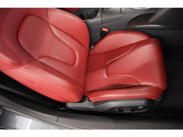 AUDI R8 2012 Image 31