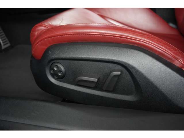 AUDI R8 2012 Image 31