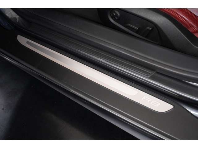 AUDI R8 2012 Image 31