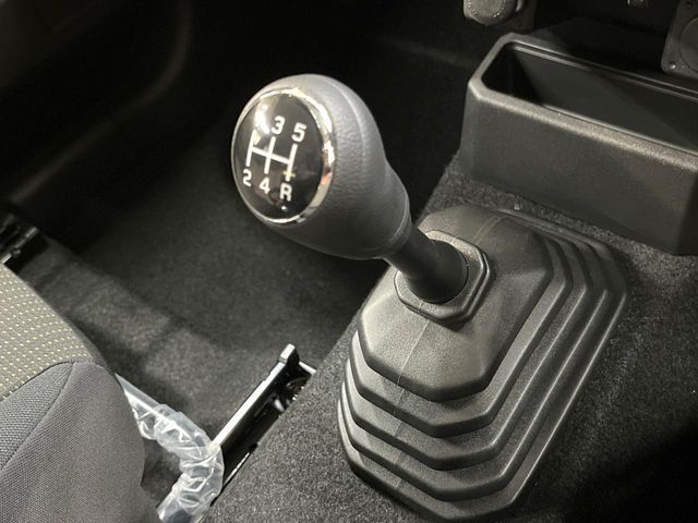 SUZUKI JIMNY NOMADE 2025 Image 31