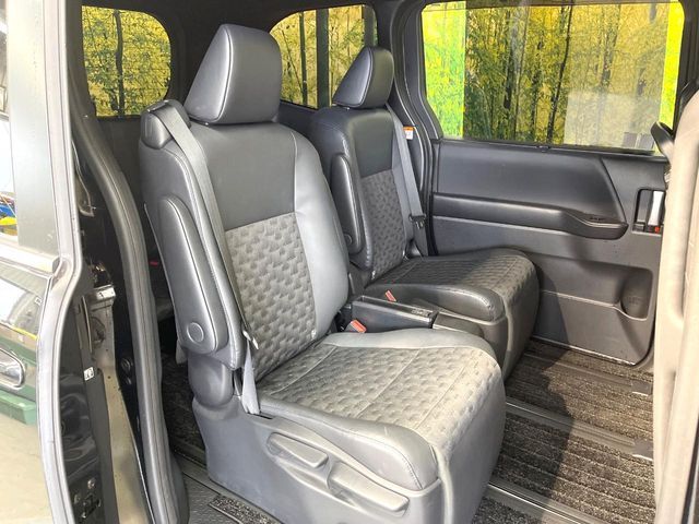 TOYOTA VOXY 2022 Image 31