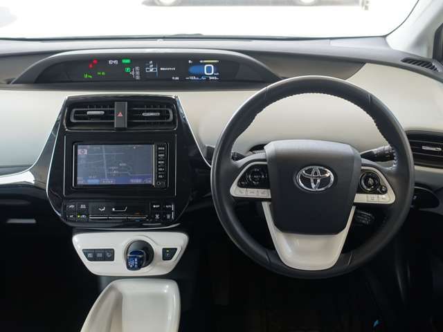 TOYOTA PRIUS 2018 Image 31