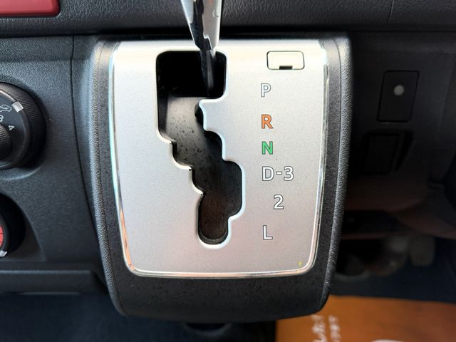 TOYOTA HIACE VAN 2WD 2015 Image 31