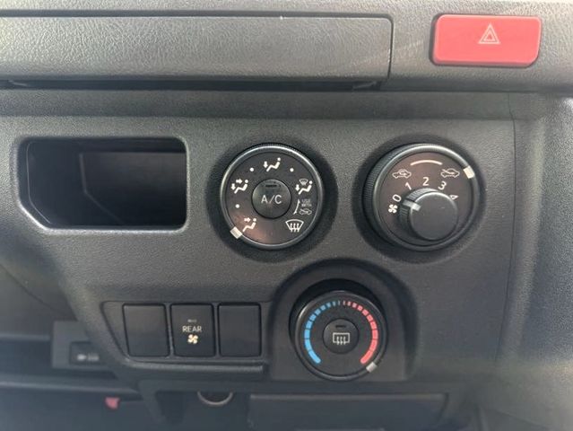 TOYOTA HIACE VAN 2WD 2015 Image 31