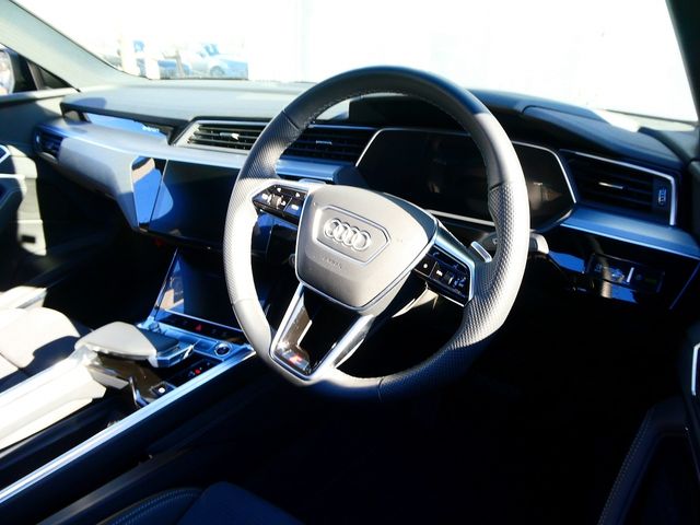 AUDI E-TRON SPORTBAC 2023 Image 31