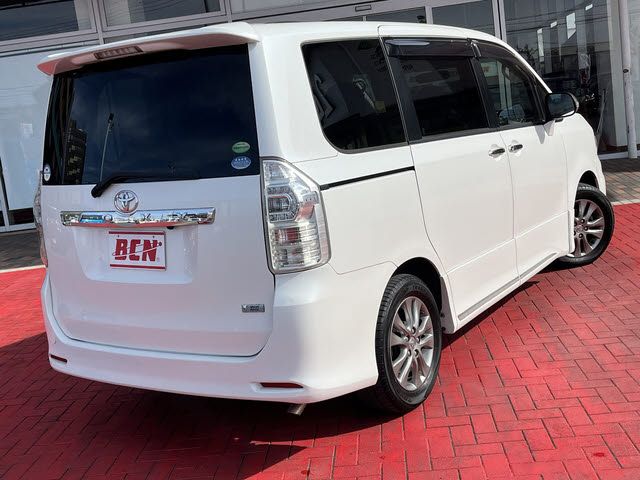 TOYOTA VOXY 2012 Image 31