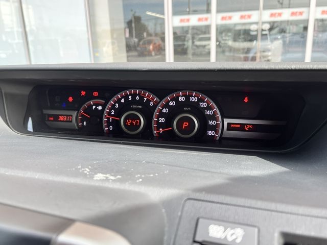 TOYOTA VOXY 2012 Image 31