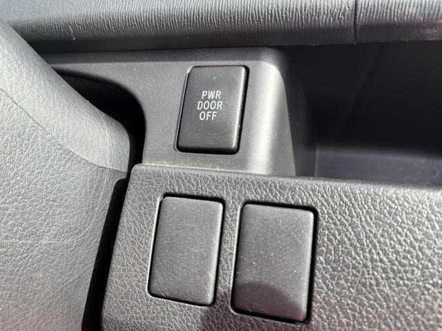 TOYOTA VOXY 2012 Image 31