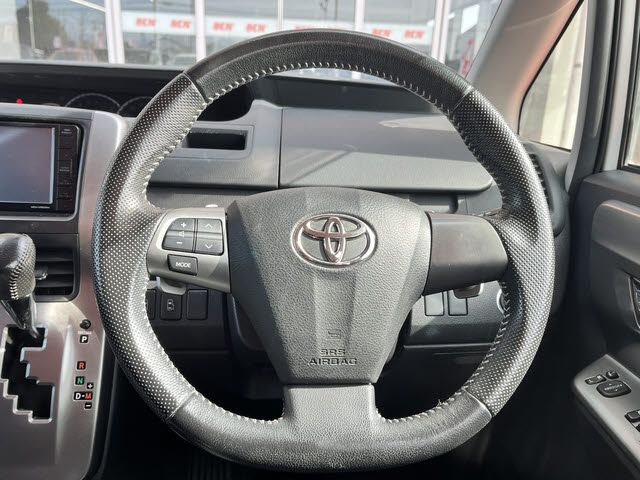 TOYOTA VOXY 2012 Image 31