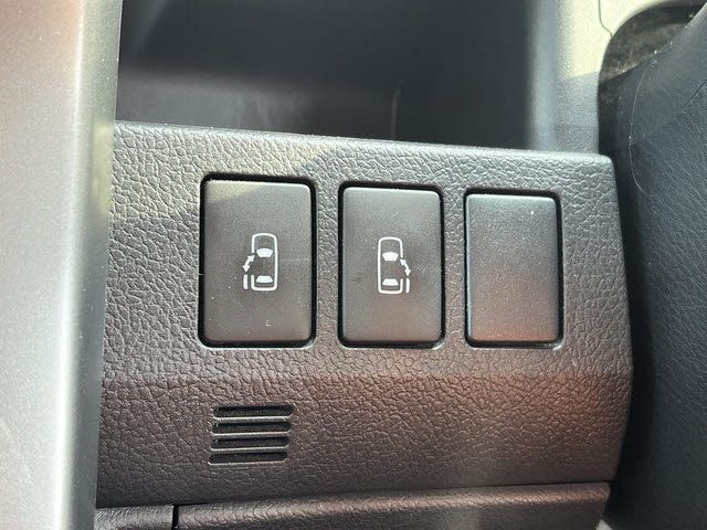 TOYOTA VOXY 2012 Image 31