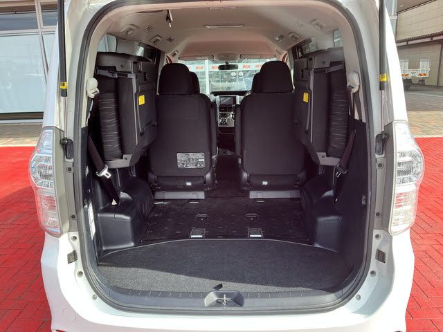 TOYOTA VOXY 2012 Image 31