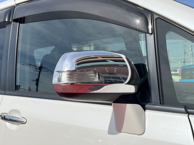 TOYOTA VOXY 2012 Image 31