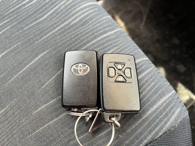 TOYOTA VOXY 2012 Image 31