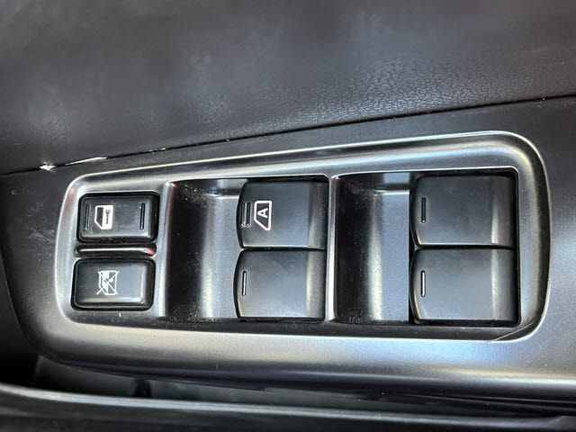 SUBARU IMPREZA 5DOOR 2011 Image 31