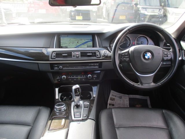 BMW 5SERIES TOURING 2014 Image 31