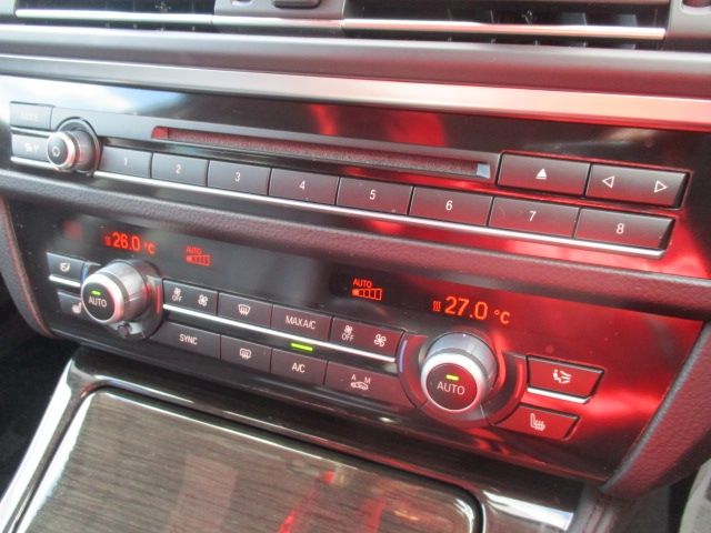 BMW 5SERIES TOURING 2014 Image 31