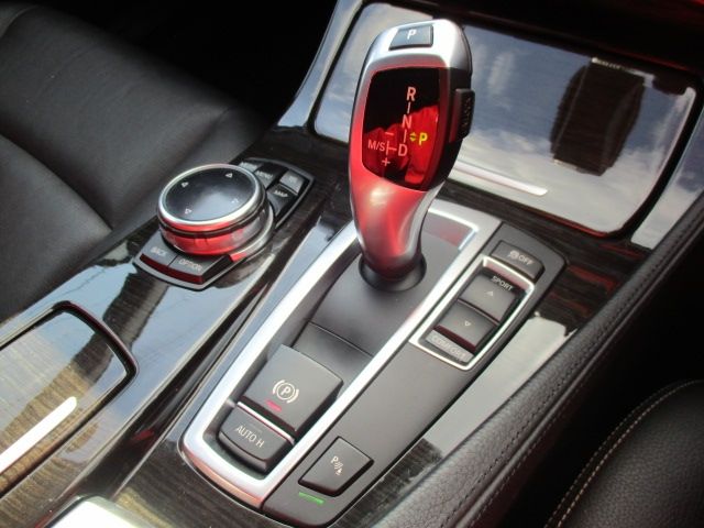 BMW 5SERIES TOURING 2014 Image 31