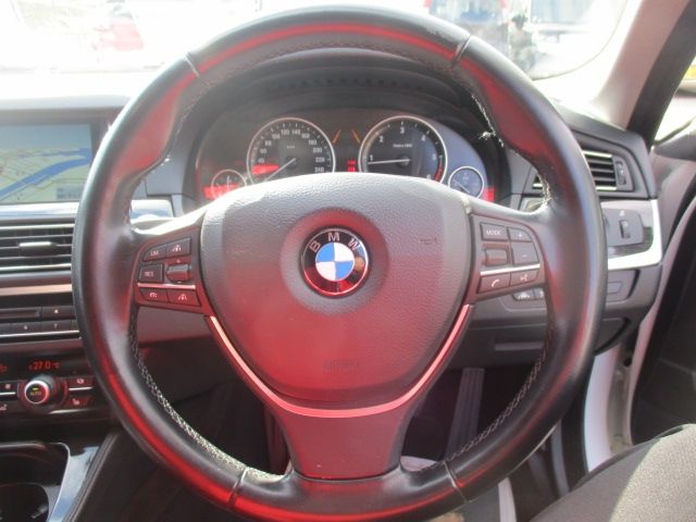 BMW 5SERIES TOURING 2014 Image 31