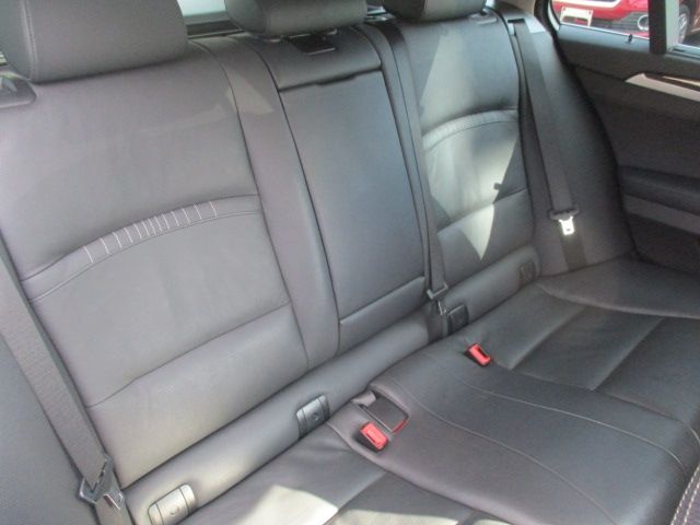 BMW 5SERIES TOURING 2014 Image 31