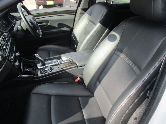 BMW 5SERIES TOURING 2014 Image 31