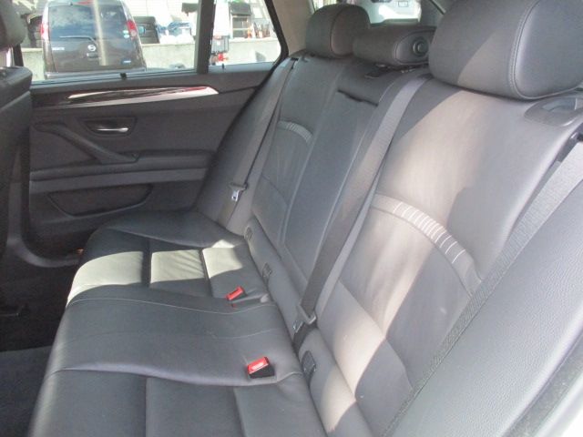 BMW 5SERIES TOURING 2014 Image 31