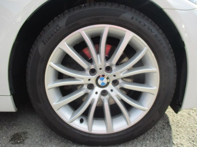 BMW 5SERIES TOURING 2014 Image 31