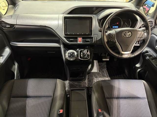 TOYOTA VOXY HYBRID 2017 Image 31