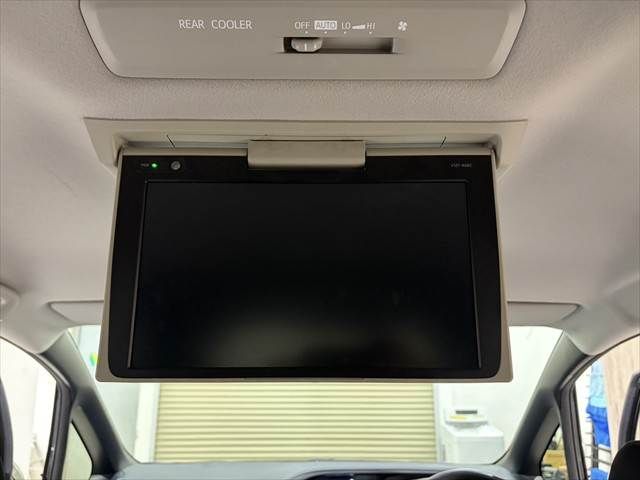 TOYOTA VOXY HYBRID 2017 Image 31