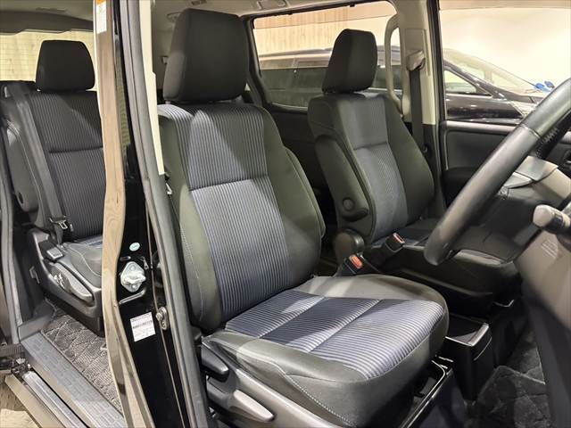 TOYOTA VOXY HYBRID 2017 Image 31