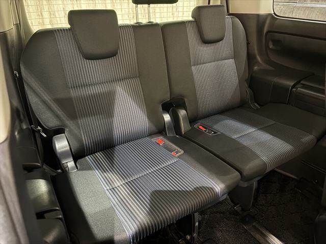 TOYOTA VOXY HYBRID 2017 Image 31