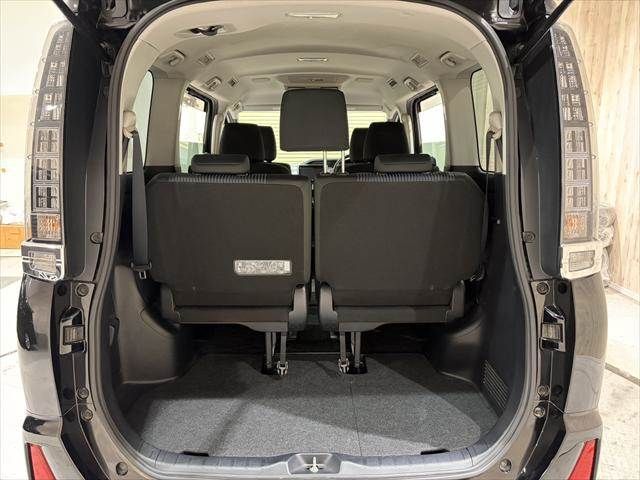 TOYOTA VOXY HYBRID 2017 Image 31