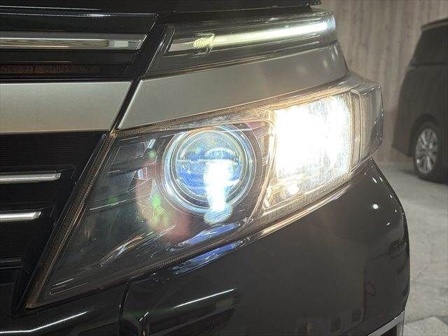 TOYOTA VOXY HYBRID 2017 Image 31