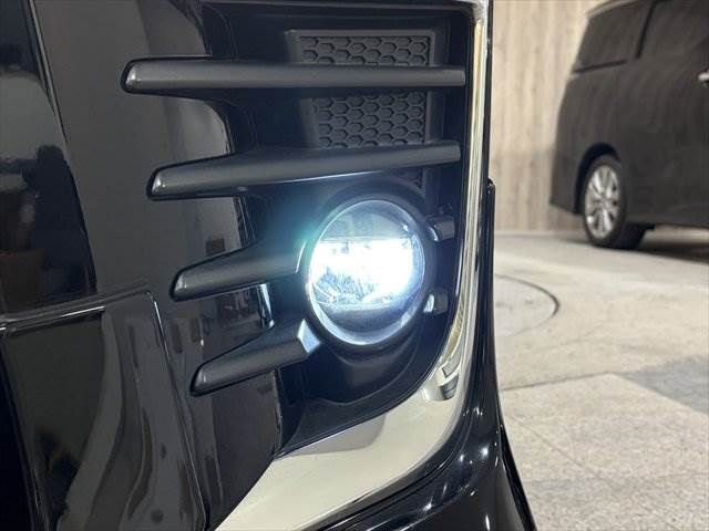 TOYOTA VOXY HYBRID 2017 Image 31