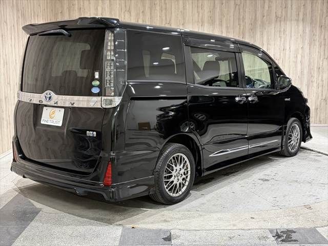 TOYOTA VOXY HYBRID 2017 Image 31