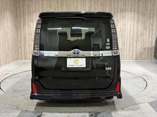 TOYOTA VOXY HYBRID 2017 Image 31