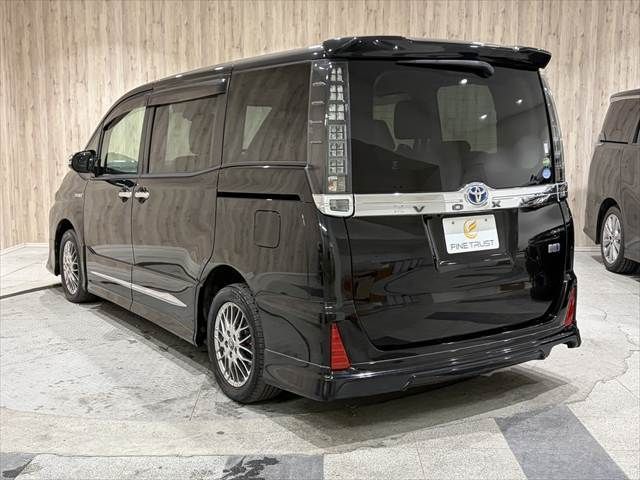 TOYOTA VOXY HYBRID 2017 Image 31