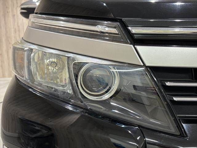 TOYOTA VOXY HYBRID 2017 Image 31