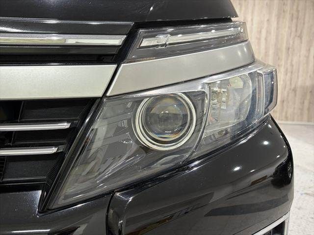 TOYOTA VOXY HYBRID 2017 Image 31