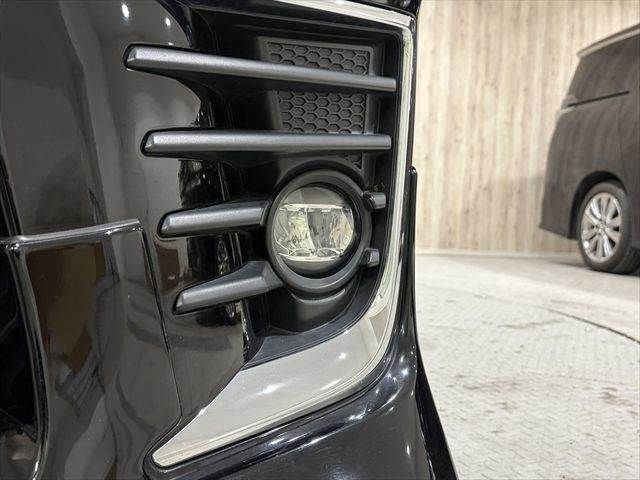 TOYOTA VOXY HYBRID 2017 Image 31