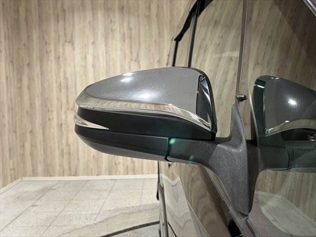 TOYOTA VOXY HYBRID 2017 Image 31