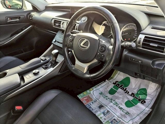 TOYOTA LEXUS IS250 4WD 2016 Image 31