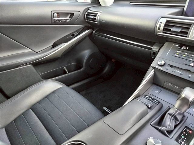 TOYOTA LEXUS IS250 4WD 2016 Image 31