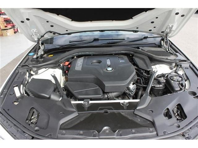 BMW 5SERIES TOURING 2017 Image 31