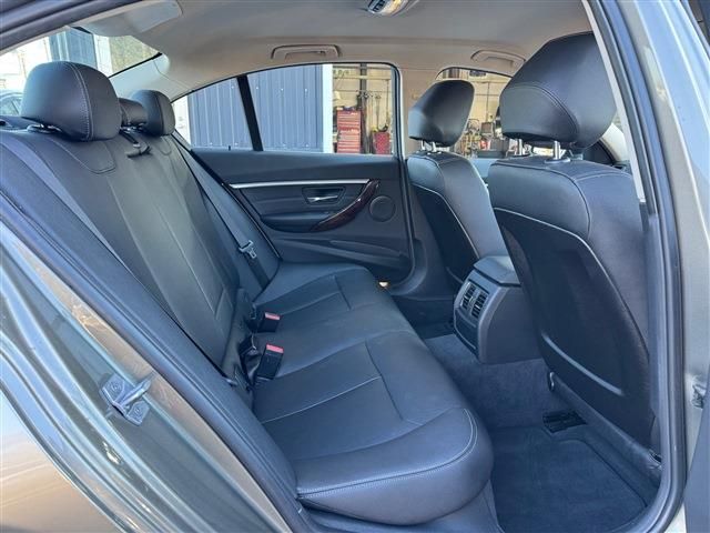 BMW 3SERIES SEDAN 2018 Image 31